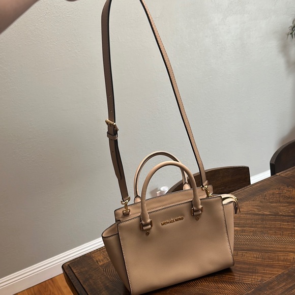 Michael Kors Tan Satchel Elegant Leather Design - Picture 6 of 7